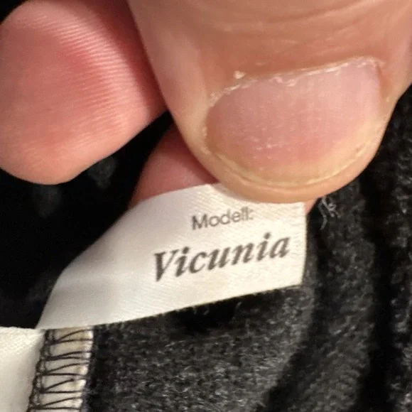 Hugo BOSS Wool Blend Vicunia Button Cardigan Sweater Vest Sz XL Black